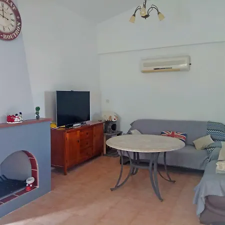 Alexander's 3 Bed In Villa Peyia