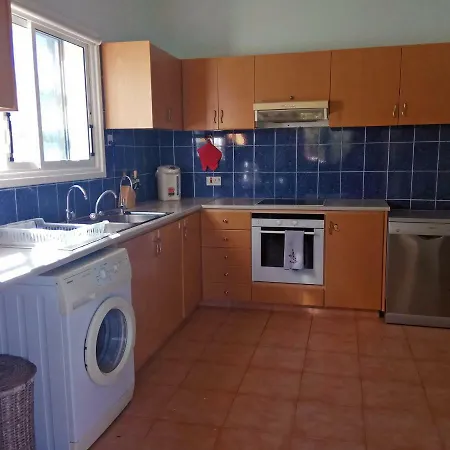 Alexander's 3 Bed In * Peyia