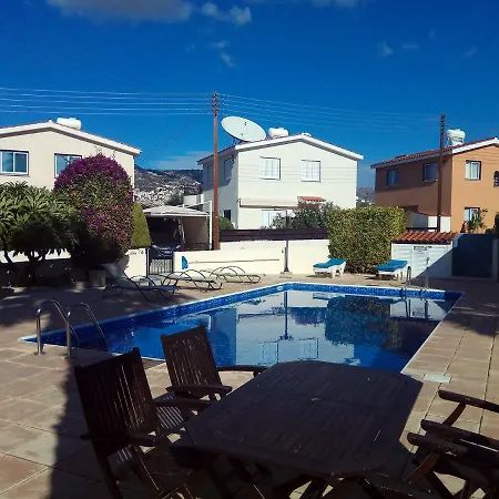 Alexander's 3 Bed In Peyia