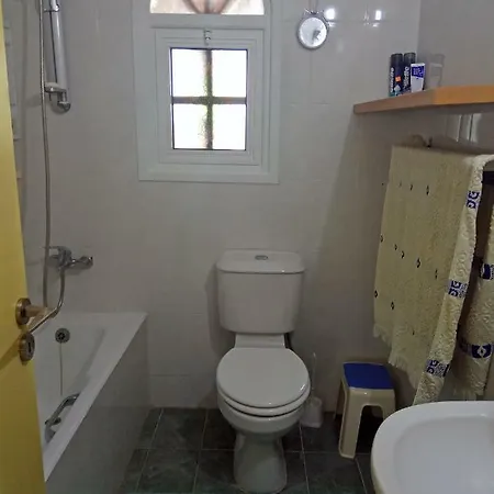 Alexander's 3 Bed In Villa Peyia